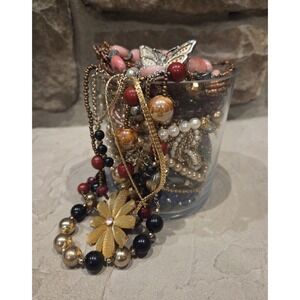 Lot JAR 25 VINTAGE JEWELRY PIECES Variety Costume Necklaces Bracelets More 2 Lbs